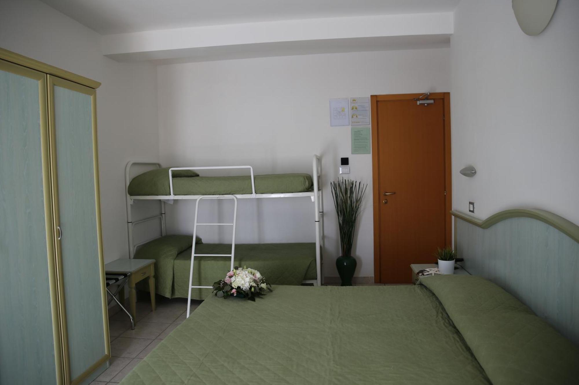 Hotel Philadelphia Cattolica Habitación foto